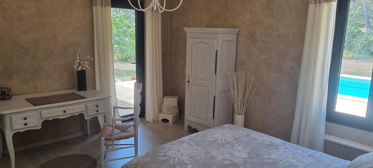 La Demeure D'Helice Bed & Breakfast Langlade Oda fotoğraf
